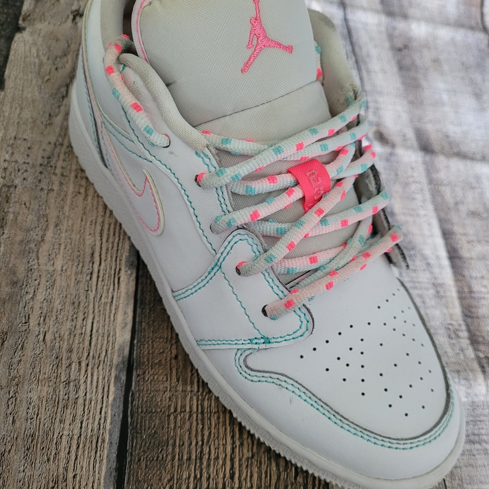 Nike Air Jordan 1 Low GS 'Aurora Green' Sz 4Y/5.5W - Picture 6 of 9